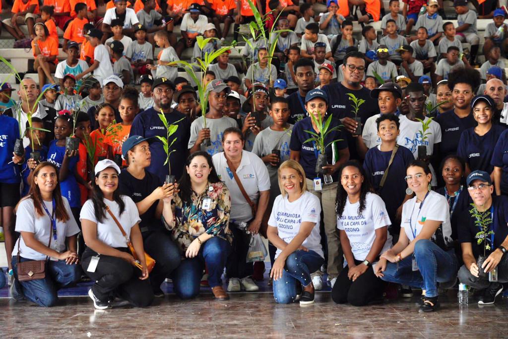 Medio Ambiente realiza eco rally con 300 niños de Los Guandules y La Ciénaga en campamento organizado por URBE