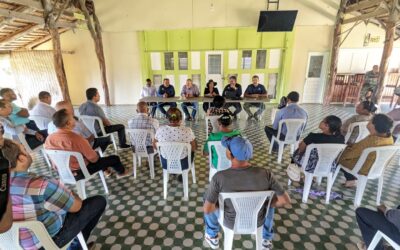 Ministro Ceara Hatton sostiene encuentro con familias reubicadas de la Reserva de Vida Silvestre Laguna Saladillo