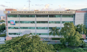 Medio Ambiente emite resolución que prohíbe colocar o abandonar cualquier tipo de materiales o estructuras en los ríos