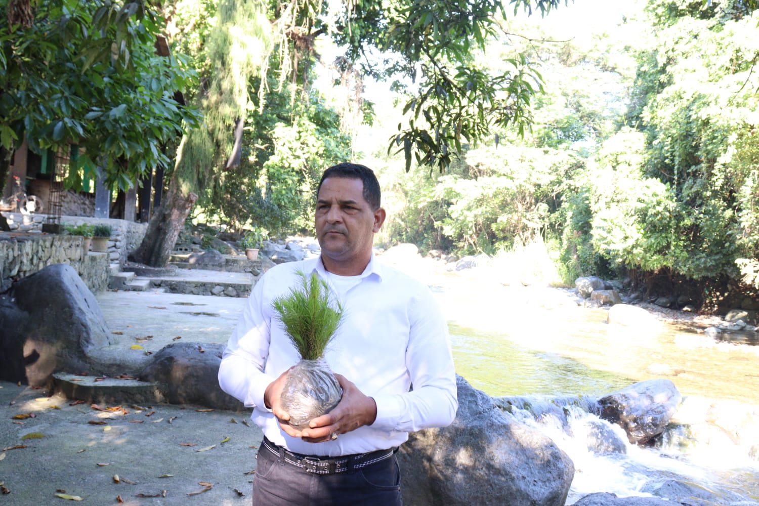 Medio Ambiente realiza jornada de reforestación en cuenca del río Jayaco
