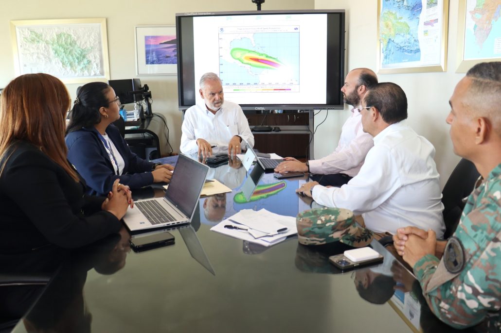 Comité de Emergencias de Medio Ambiente adopta medidas ante las lluvias que se pronostican por el paso del huracán Beryl