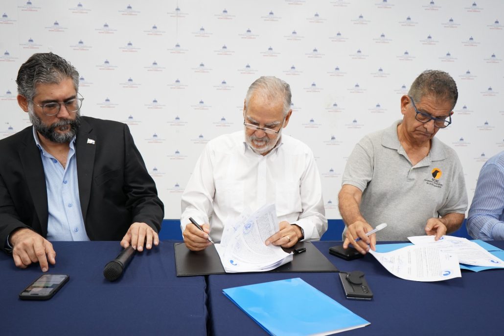 Medio Ambiente firma otros tres acuerdos que integran a la sociedad civil y al sector privado al cuidado de las áreas protegidas