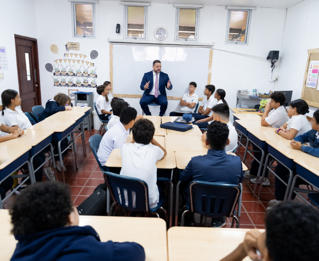 Estudiantes invitan al ministro Paíno Henríquez para dialogar sobre la importancia del medioambiente