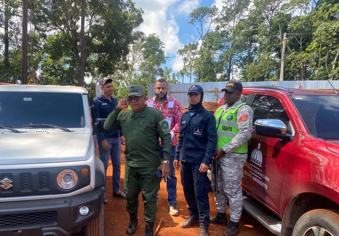 Medio Ambiente paraliza construcción de estación de combustible en carretera Jarabacoa-La Vega por estar dentro de áreas protegidas