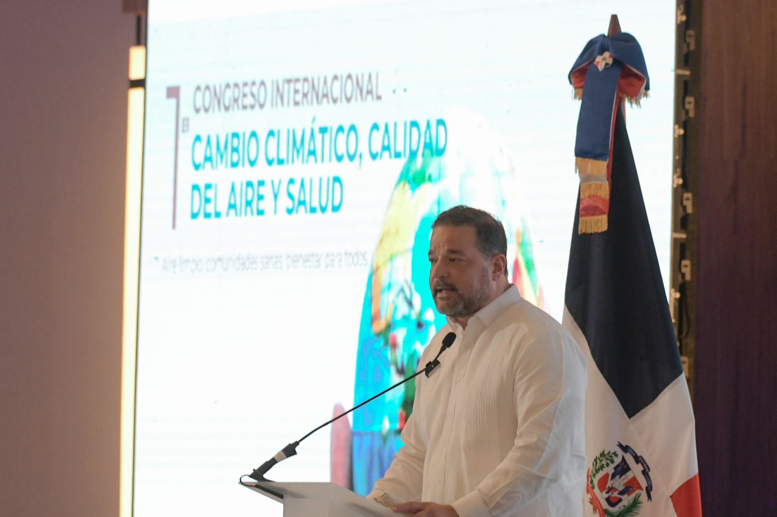 Ministerios Medio Ambiente y Salud Pública realizan congreso sobre abordaje integral del cambio climático, la calidad de aire y la salud