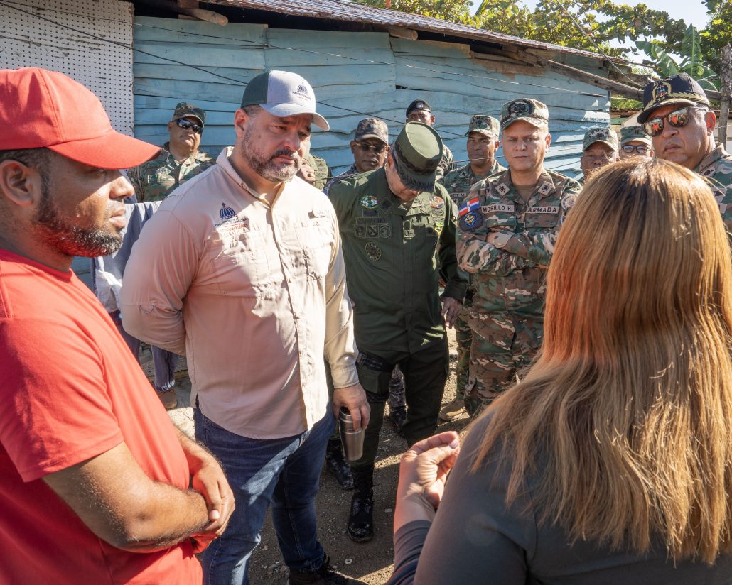 1. Durante recorrido de inspección por área protegida de la bahía Luperón