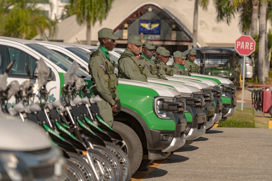 Medio Ambiente entrega vehículos al Senpa para reforzar vigilancia ambiental