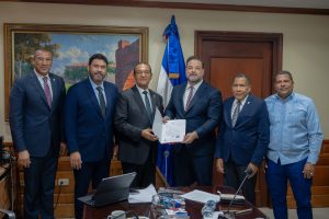 Paíno Henríquez participa en reunión de la Comisión de Recursos Naturales y Medio Ambiente del Senado