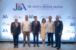 Paíno Henríquez participa en el acto de entrega de la quinta edición del premio Doctor Julio A. Brache Arzeno a la Sostenibilidad