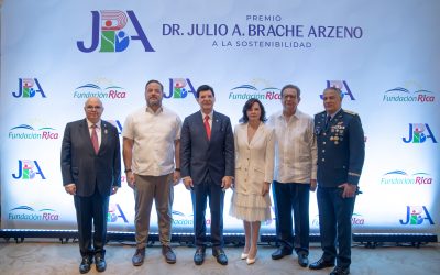 Paíno Henríquez participa en el acto de entrega de la quinta edición del premio Doctor Julio A. Brache Arzeno a la Sostenibilidad