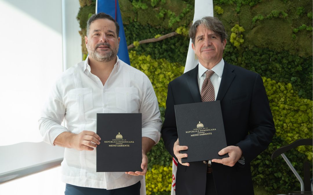 Medio Ambiente y Costasur Dominicana firman acuerdo para el manejo de operaciones de turismo sostenible en el Monumento Natural Isla Catalina